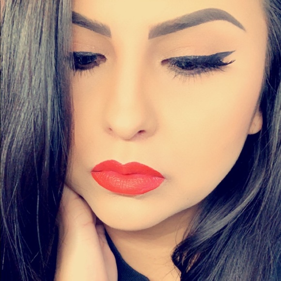 Meet your Posher, Crystal - Picture 3 of 5